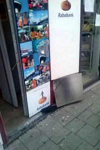 Beschadigde pinautomaat