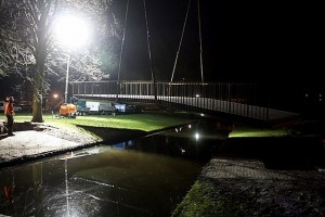 Brug geplaatst park Schinnenbaan