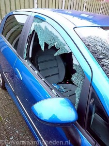 Auto inbraak Rijsenburgstraat