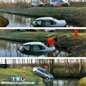 Auto te water in randpark Beverwaard