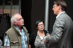 Wethouder Eerdmans in gesprek op bewonersavond over AZC 